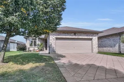 44 Edgevalley Road 23, London East, On N5y 5p6