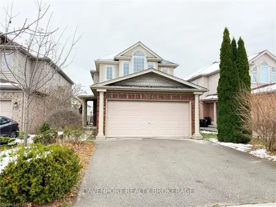 734 Oakcrossing Road, London North, On N6h 5v9