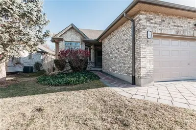 44 Edgevalley Road 14, London East, On N5y 5p6