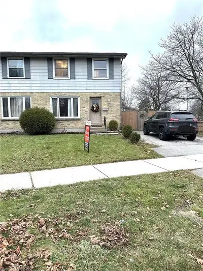125 Woodrow Crescent, London South, On N6e 1e7
