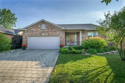 1820 Faircloth Street, London North, On N6g 5e9