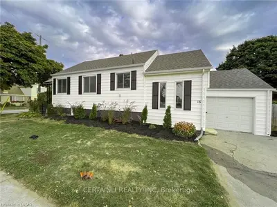 16 MCNAUGHTON Avenue E, Chatham-Kent, ON N7L 2E9