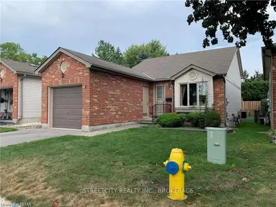 59 Pennybrook Crescent 8, London North, On N5x 4c3
