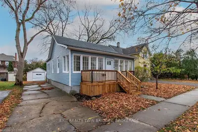 146 COLLEGE Avenue N, Sarnia, ON N7T 6B3
