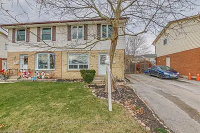 38 Snowdon Crescent, London South, On N6e 1g4