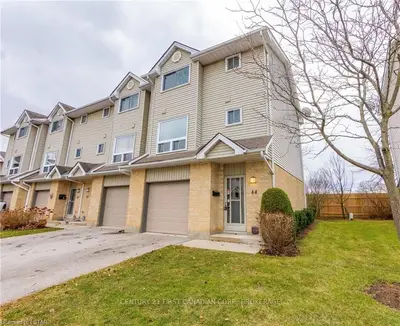 1990 Wavell Street 44, London East, On N5v 4n5