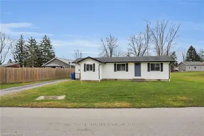 17 York Street, Newbury, On N0l 1z0