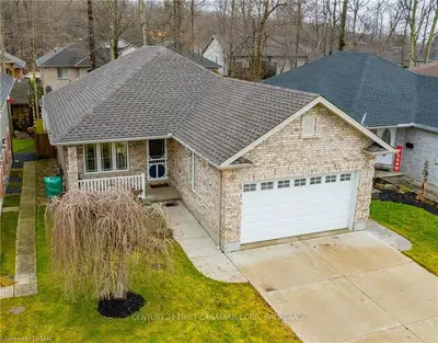 108 Ridge Street, Strathroy-caradoc, On N7g 4k2