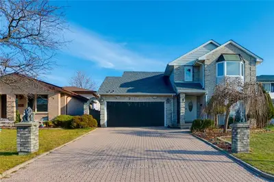9 Sloane Crescent, London South, On N6e 3a7