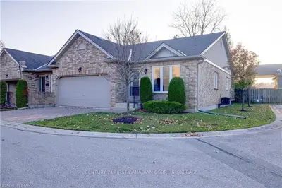 572 Thistlewood Drive 32, London North, On N5x 4n6