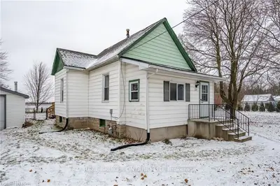 157 Victoria Street, Southwest Middlesex, On N0l 1m0