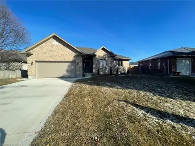 393 Queen Street, Strathroy-caradoc, On N7g 2j3