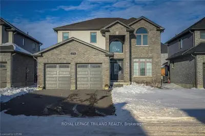 2294 Bakervilla Street, London South, On N6b 0e7