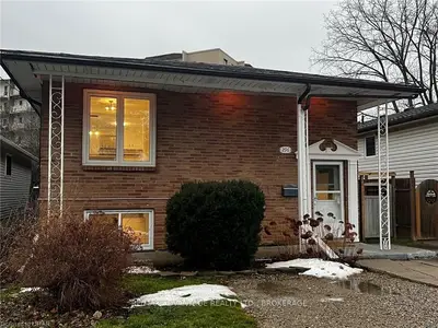 296 Phyllis Street 2 Lower, London South, On N6j 2z4