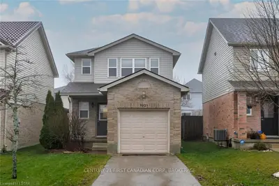 1921 Bloom Crescent, London North, On N5x 4n3