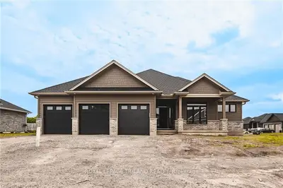 101 PHIBBS Street, Lambton Shores, ON N0N 1J0