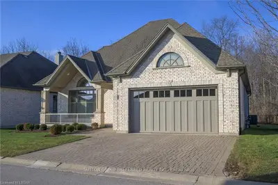 2014 Valleyrun Boulevard 42, London North, On N6g 5n8