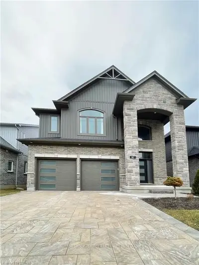 1061 Eagletrace Drive 167, London North, On N6g 0t3