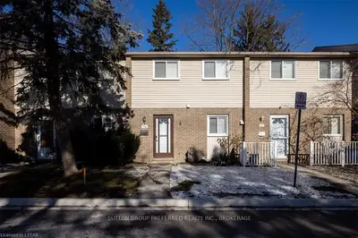 166 Southdale Road W 158, London South, On N6j 2j1