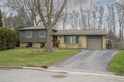 67 Cumberland Crescent, London North, On N5x 1b7