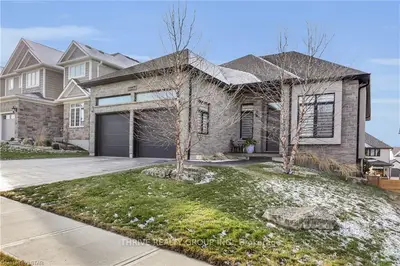1033 Trailsway Avenue, London South, On N6k 0j2