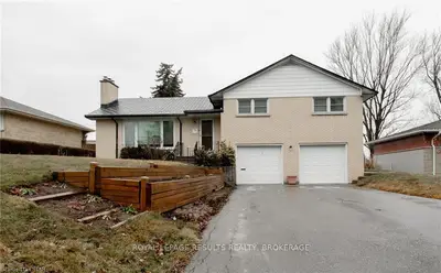 943 Eagle Crescent, London South, On N5z 3h8