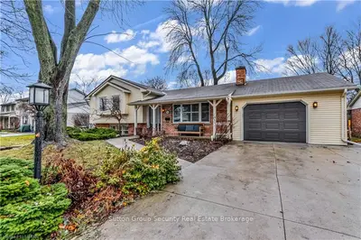 46 Queen Mary Crescent, London North, On N6h 4b4