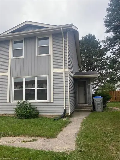 10 ST. CHARLES Place, Huron East, ON N0L 1L0