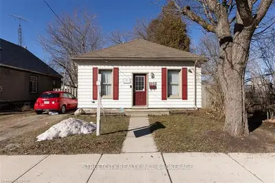 1052 King Street, London East, On N5w 2x8