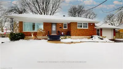 230 Carrie Street, Strathroy-caradoc, On N7g 3c8