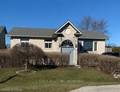 212 Golfview Street, Lambton Shores, ON N0M 2N0