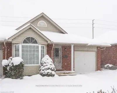 875 Thistledown Way 30, London North, On N6g 5g5