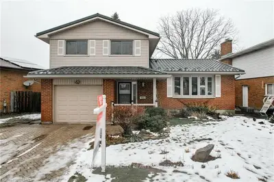 124 Winding Woods Road, London North, On N6g 3g8