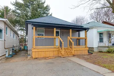 102 Connaught Avenue, London East, On N5y 3a6