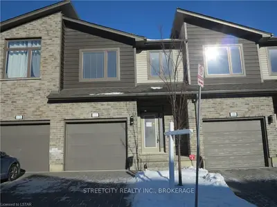 1960 Dalmagarry Road 111, London North, On N6g 0t8