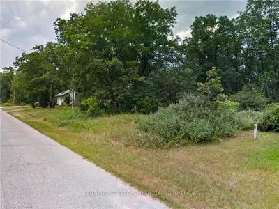 10517 VICTORIA Street, Lambton Shores, ON N0M 2L0