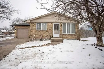 132 Renny Crescent, London South, On N6e 2c5