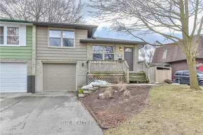976 Eagle Court, London South, On N5z 4k6
