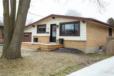 26 Garland Crescent, London East, On N5v 1n5