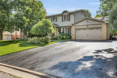56 Hampton Crescent, London North, On N6h 2n9