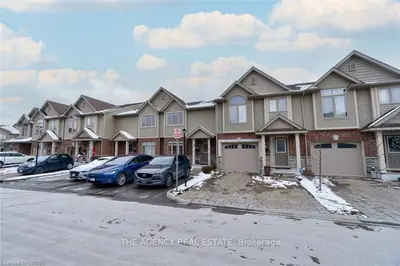 1061 Eagletrace Drive Drive 57, London North, On N6g 0t3