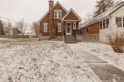 25 Raywood Avenue, London South, On N6c 1y4