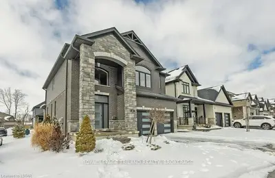 1061 Eagletrace Drive Drive 160, London North, On N6g 0t3