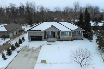 8373 GOOSEMARSH Line, Lambton Shores, ON N0M 1T0