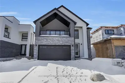 2276 Saddlerock Avenue, London North, On N6g 3w3
