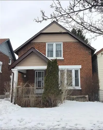 396 Salisbury Street, London East, On N5y 3b2