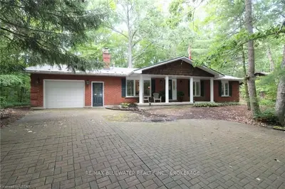10134 BEAVER DAM Crescent, Lambton Shores, ON N0M 1T0