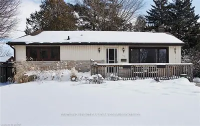 118 Bow Street, London East, On N5v 1b1