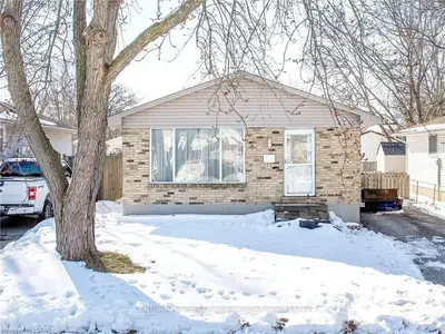 74 Piers Crescent, London South, On N6e 1z3