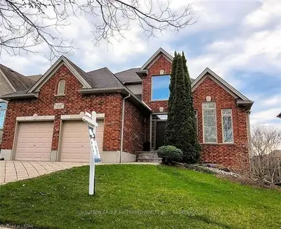 1538 Warbler Woods Walk, London South, On N6k 4y9